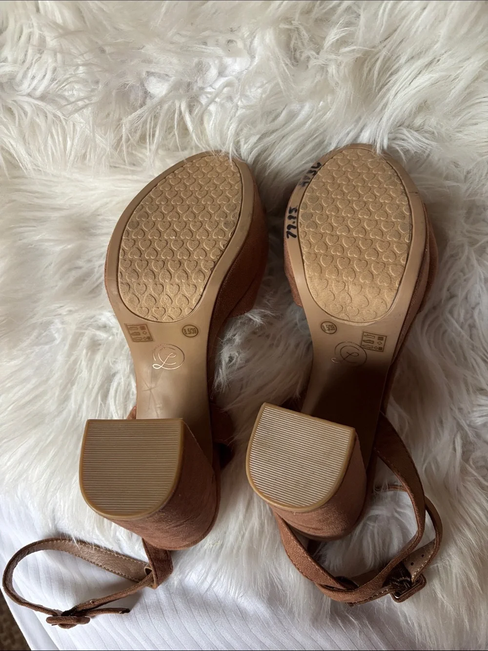 Chinese Laundry Tan Suede Platform Peep-Toe Block Heels Size 8.5